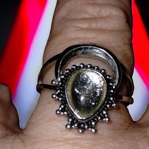 Beautiful sterling silver ring size 7